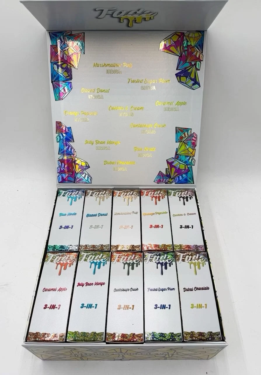 Open Fade 3-in-1 V3 display box holding ten flavor packs